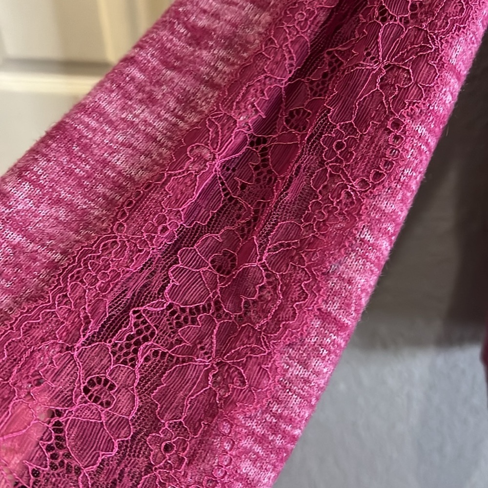 Torrid Super soft plush pink sweater with lace inset size 2 - Picture 5 of 5